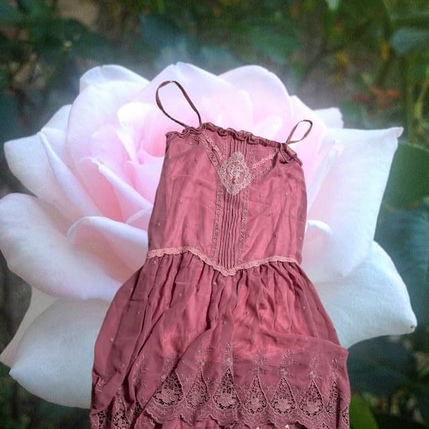 엑시즈팜 로즈 자수 원피스