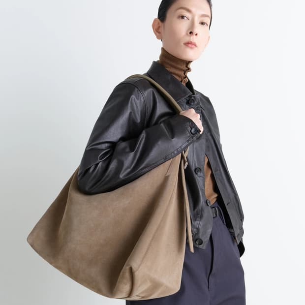 르메르 25fw 벨티드 호보 백/베이지