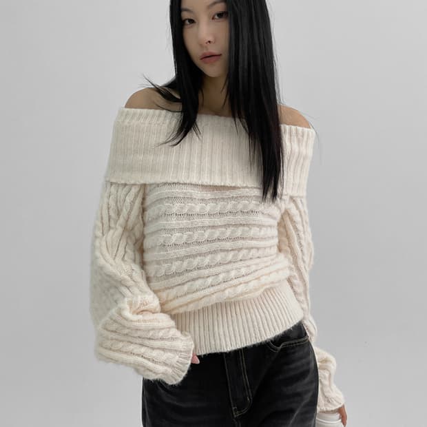 블랙업 아이보리 오픈숄더 니트