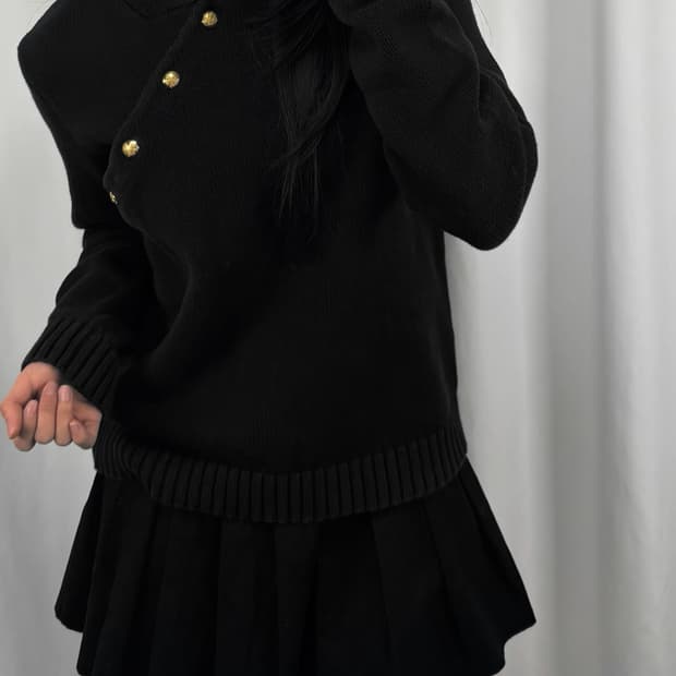 폴로 금장 버튼 블랙 니트