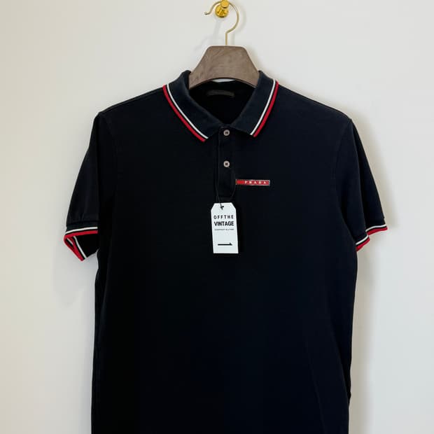 프라다 카라 반팔티 네이비