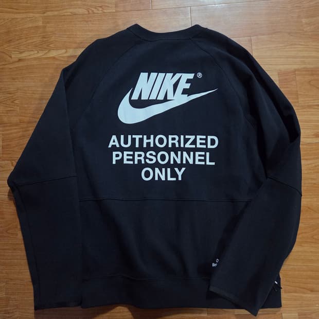 나이키.그래픽크루 맨투맨