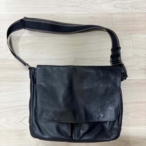 올드 코치 가죽 숄더백