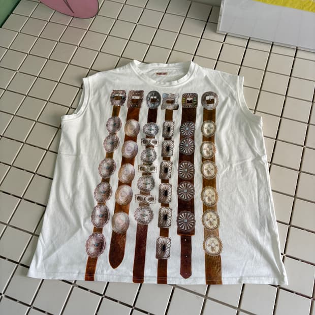 캐피탈 벨트 티셔츠