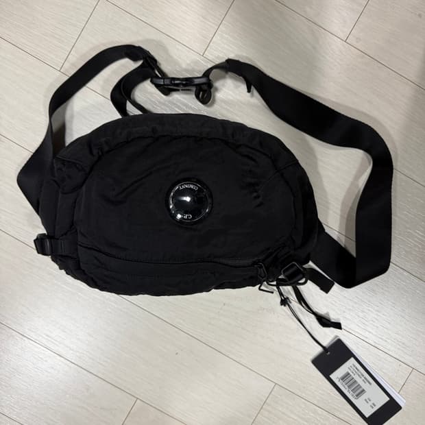  C.P. 컴퍼니 나일론 B 크로스바디 팩 블랙 새상품