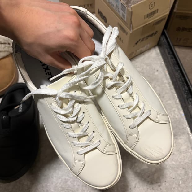 식스핏 스니커즈 265 팝니다.