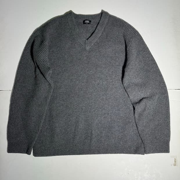 무신사스탠다드 무탠다드 브이넥 울 니트 스웨터 그레이