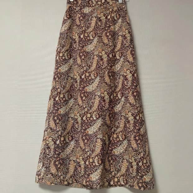 더스티 버건디 페이즐리 스커트
