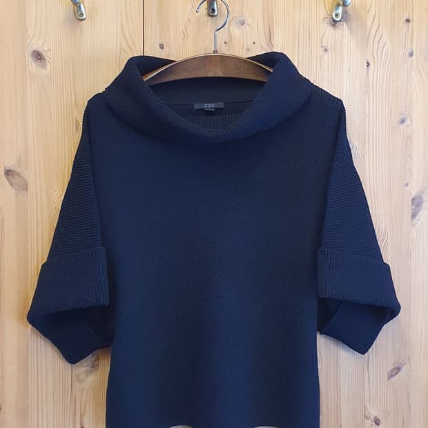 55/66.COS 터틀 크롭니트