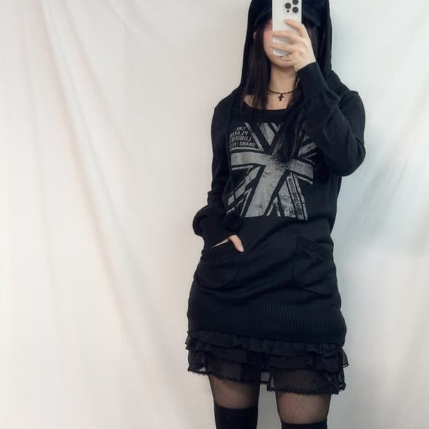 유니온 잭 그래픽 폼폼 후디드 니트 원피스