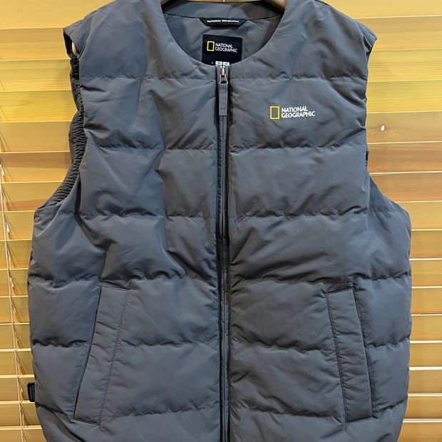 내셔널지오그래픽 남성 다크그레이구스다운패딩조끼 