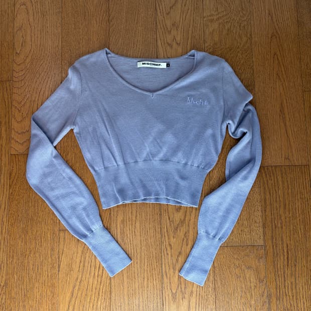 미스치프 브이넥 크롭 니트