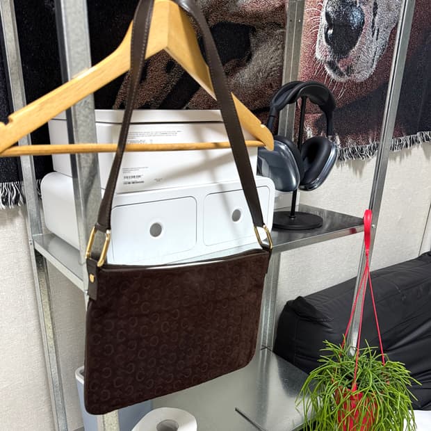 셀린느 마카담 스웨이드 숄더백