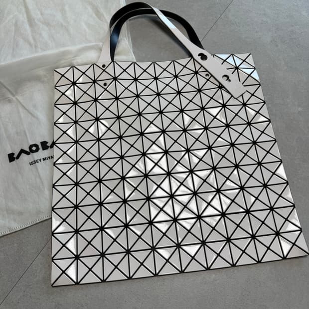 바오바오 이세이미야케 프리즘 토트백