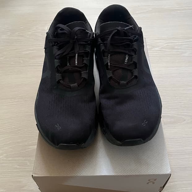 온러닝 클라우드몬스터 올 블랙 