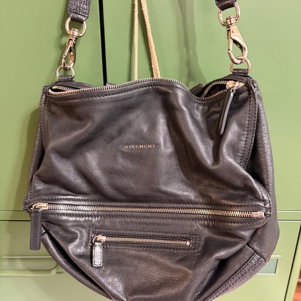 지방시 판도라백 미듐 블랙