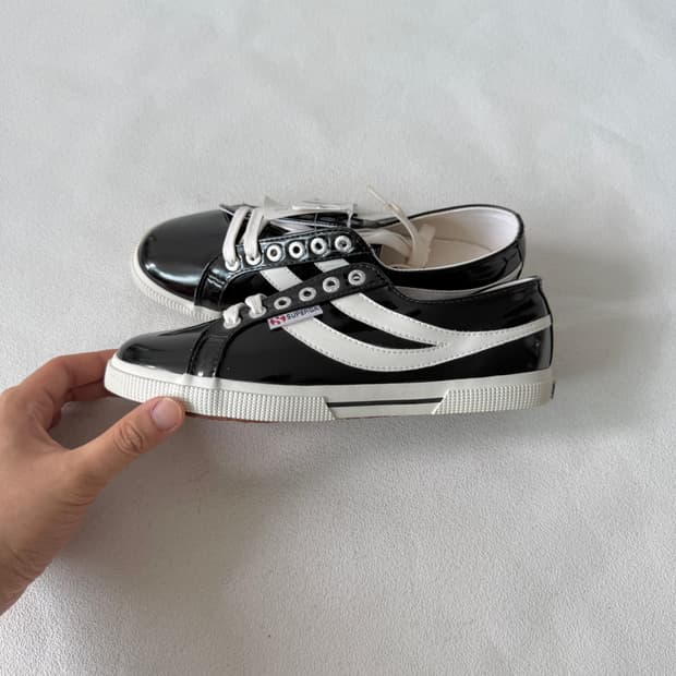 수페르가(SUPERGA) 에나멜 스니커즈(택 달린 제품)