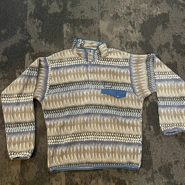 17FW 파타고니아 신칠라 스냅-T 아즈텍 패턴