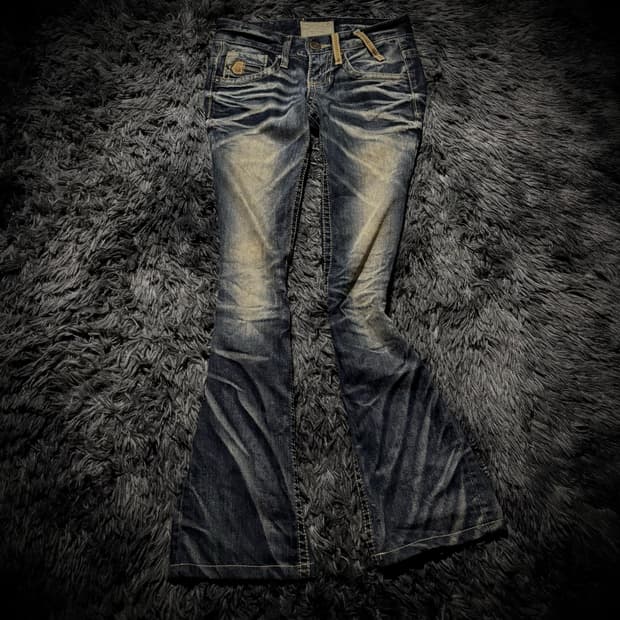 LOLITA JEANS 워싱 레터링 자수 지퍼 포켓 부츠컷 데님팬츠
