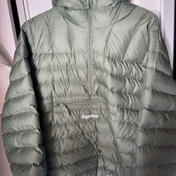 슈프림 마이크로 다운 하프집 올리브