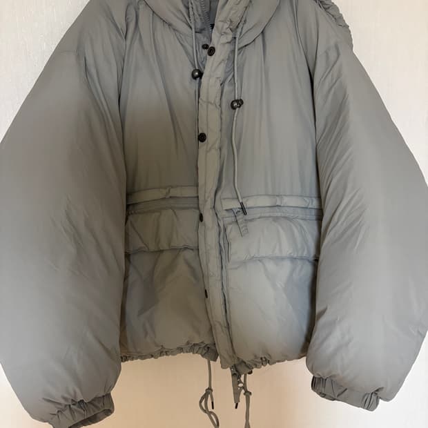 프리즘웍스 후디드 덕다운 파카 그레이