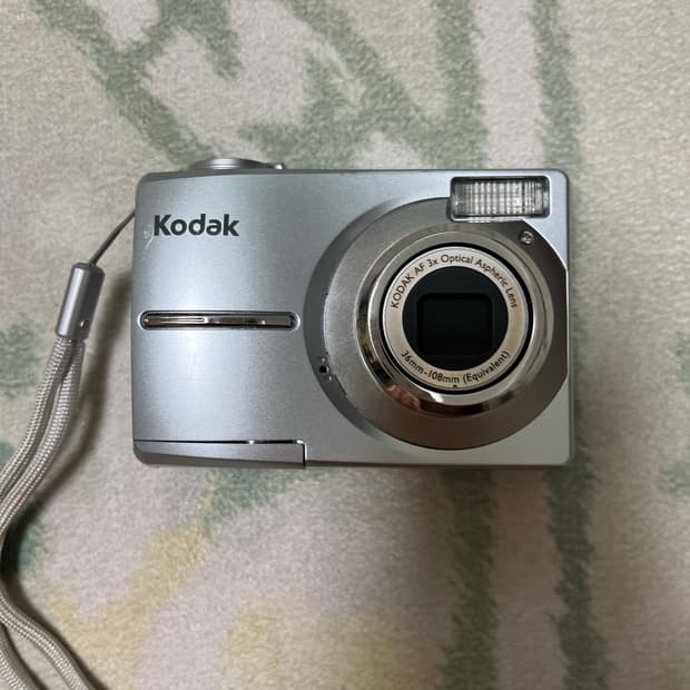 코닥 c913 뽀얀 실버 빈티지 디카 카메라