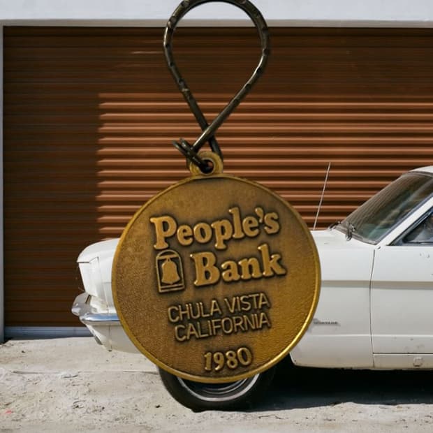 Vintage 90s Keyring
