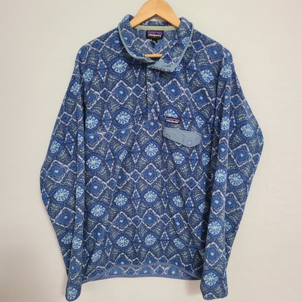 20s 파타고니아 신칠라 스냅-T 블루 모자이크/라이트 블루