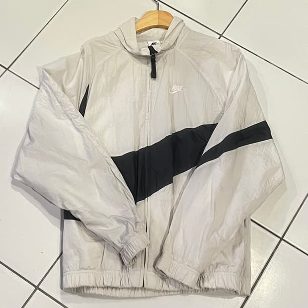 나이키 화이트 빅스우시 바람막이