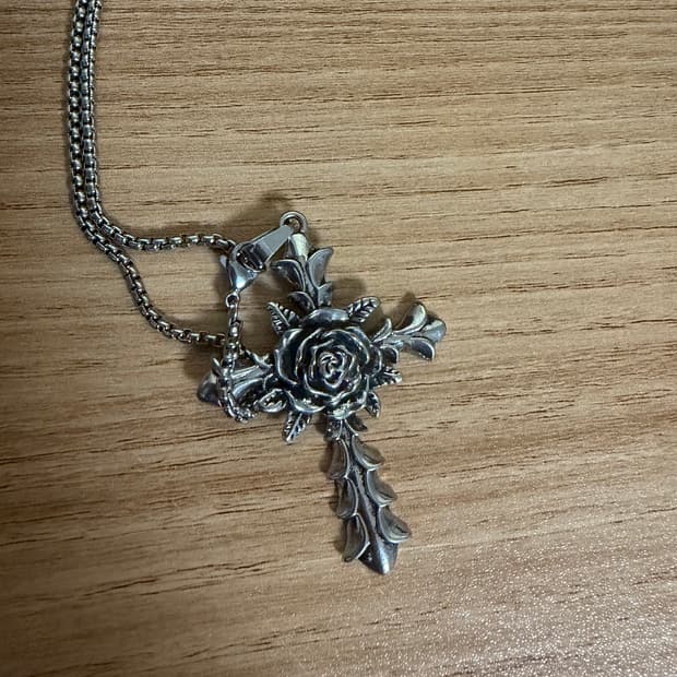 Vintage rose necklace