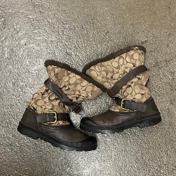 코치 홀리웨이 쉐르파 부츠 (245)