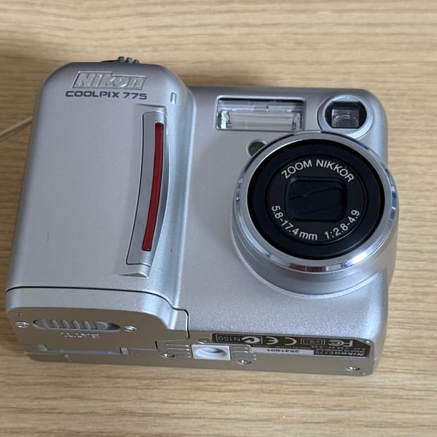 니콘 쿨픽스 775
