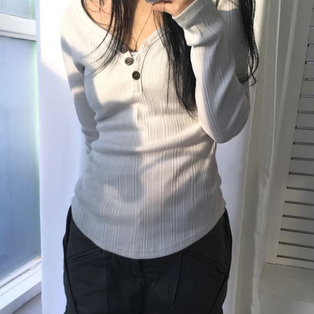 이즈이즈 라이너 버튼 라운드 티