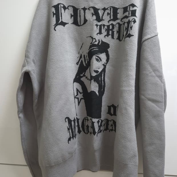 러브이즈트루 니트