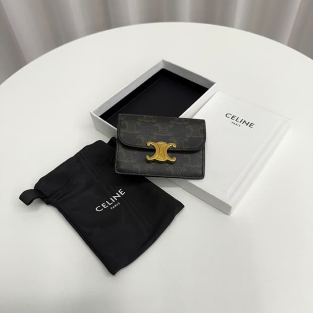 [정품] 셀린느 트리오페 플랩 카드지갑 탄