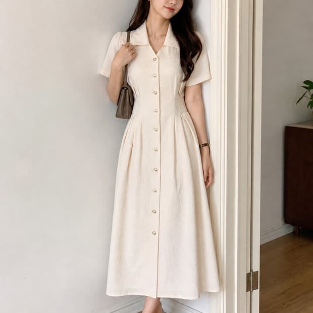 마쥬(Maje) 22ss 엠보 카라넥 롱 원피스 1size