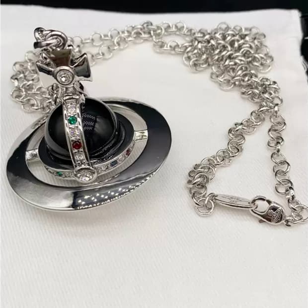 비비안웨스트우드 블랙 orb목걸이