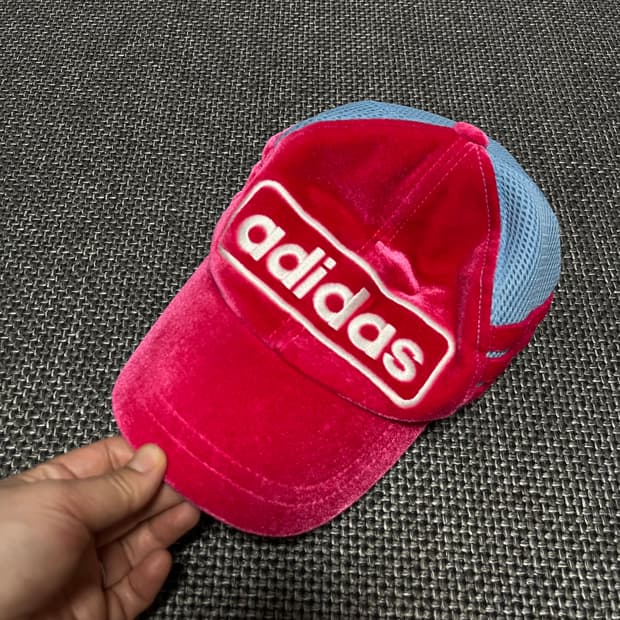 아디다스 y2k 벨벳 볼캡 모자 진핑크