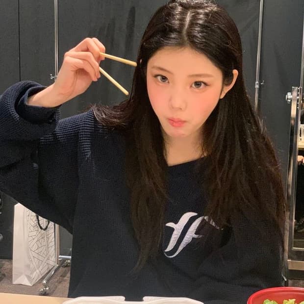 샵페어리 와플 맨투맨 (아일릿 원희 착용)