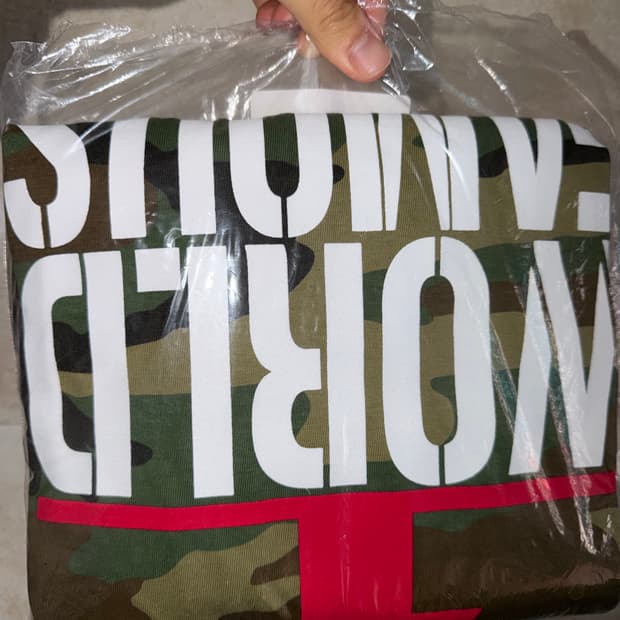 슈프림 월드 페이머스 티셔츠 우드랜드 카모 - 26SS