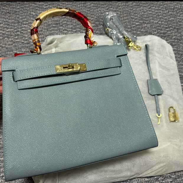 새상품 원가 12만원 소가죽 캘리st 소라색 토트백 핸드백 여성가방