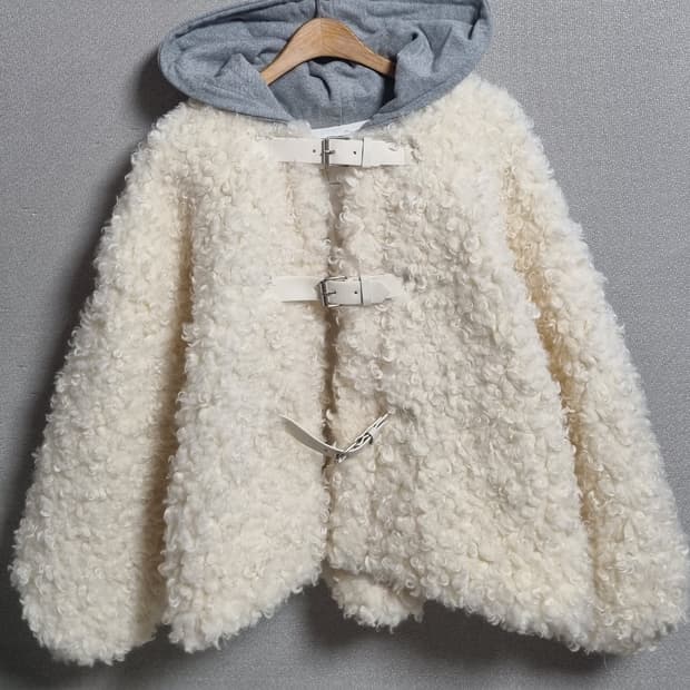 ~L (77) 화이트 페이크퍼 후드 자켓 