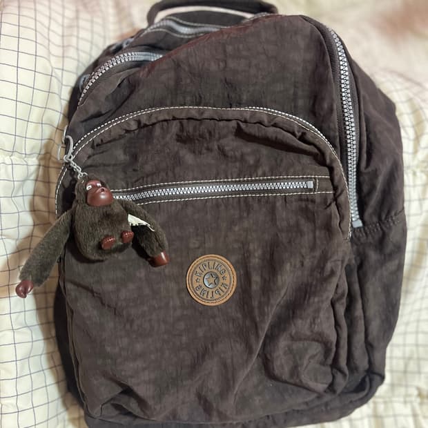 키플링 브라운 백팩 (키링 포함)