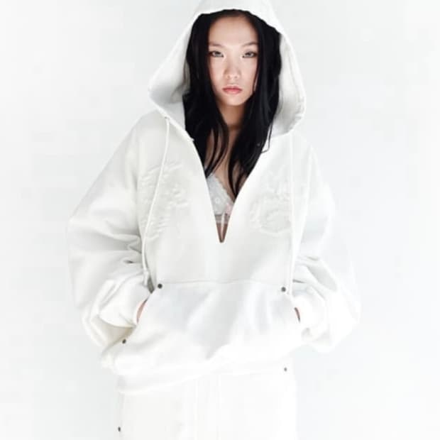 fa.erie 페어리 embroidery 브이넥 후디 화이트