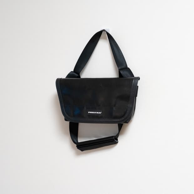 프라이탁 F40 Jamie 제이미 올블랙(블랙 포켓) 크로스백 슬링백