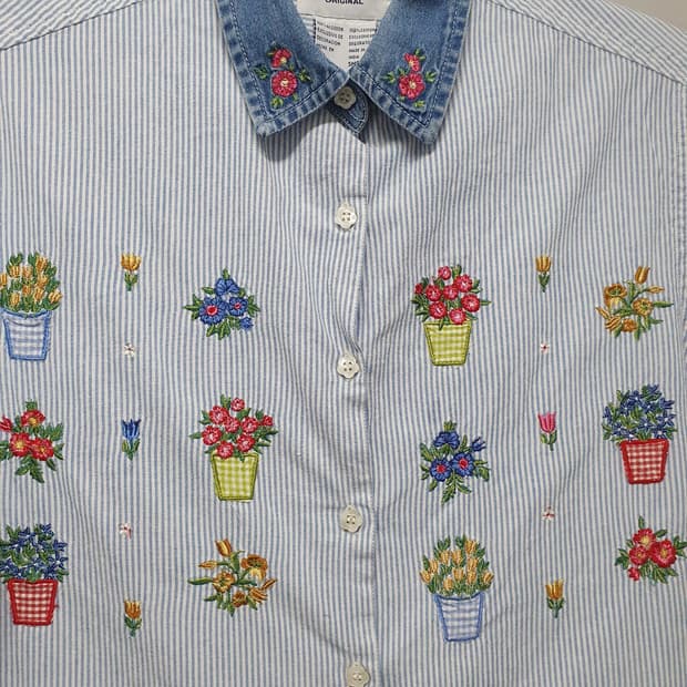 90's Flower Embroidery Stripe Shirt