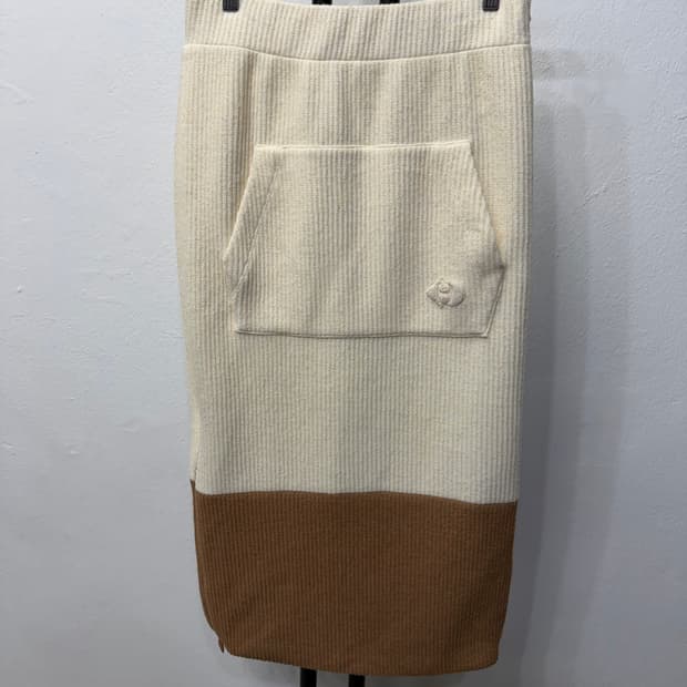 정품) 럭키슈에뜨  배색 사이드지퍼 니트 스커트 38