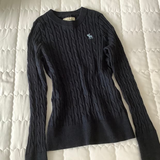 아베크롬비 네이비 슬림핏 무스 로고 니트 스웨터