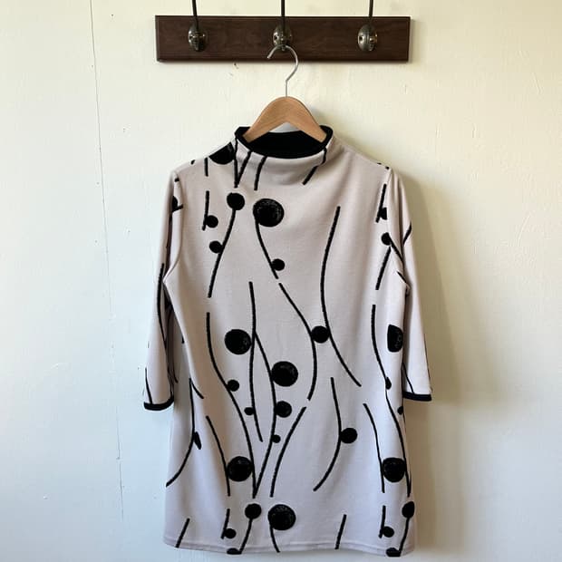 Rough Rare 아크 패턴 터틀넥