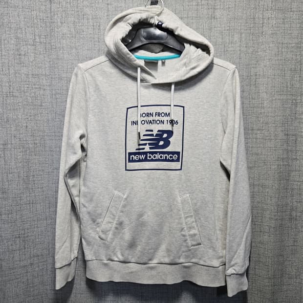 뉴발란스 로고 후드티 그레이 